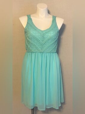 Size Large Vanity Faux Lace Bodice Midi Dress